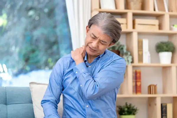 札幌の南平岸にある山口整形外科クリニック。豊富な手術実績と豊富な臨床経験あり。リウマチ・スポーツ医学の専門医。最新機器導入しマッサージによる充実のリハビリで、お子様からご高齢の方まで幅広いお悩みに対応します